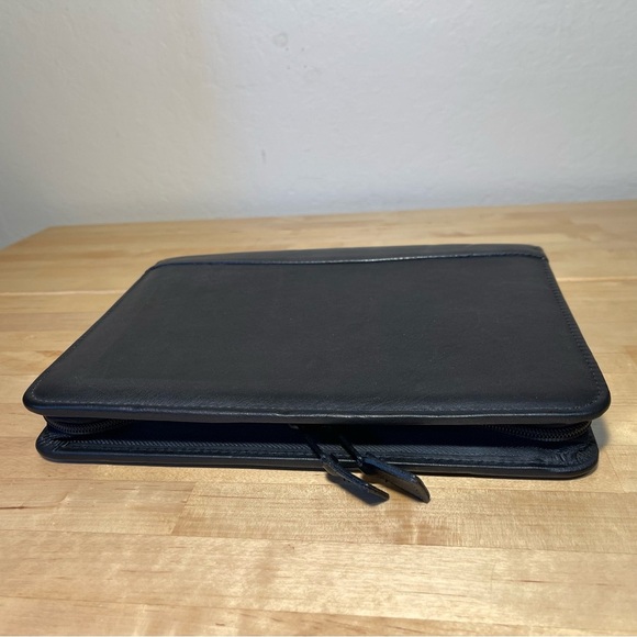 Day Timer Leather Binder crafted in Canada - Picture 6 of 16